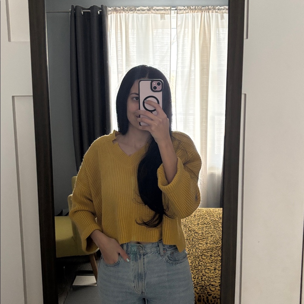 NEW Distressed Sweater🌟